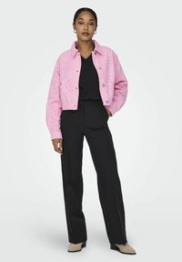 ONLY ONLELENA SHORT - Chaqueta vaquera - begonia pink