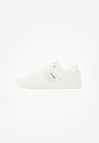 Valitud, triple white