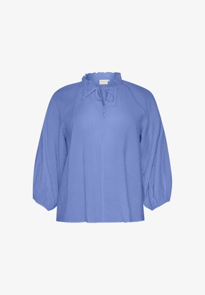 Hele sinine, pikse varrukatega pluus tekstuurse viimistlusega, volangkaelusega ja paela detailiga. Ees on diskreetne nööpidega sulgemine.