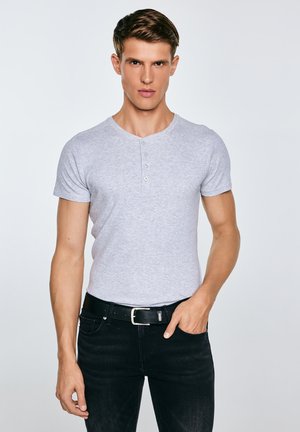 Basic póló - hellgrau