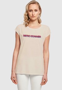 Merchcode SUMMER RETRO - T-shirts print - whitesand
