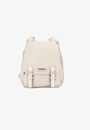 Zaino beige realizzato in tessuto morbido e durevole. Dotato di spallacci regolabili, due fibbie frontali e una placca con logo del marchio. Design compatto.