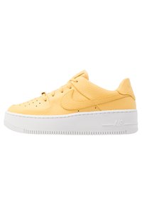 Nike Sportswear AF1 SAGE - Trainers - topaz gold/white/yellow - Zalando