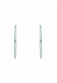 Silverörhängen i ringform med en slank, förlängd design. Ytan är slät och glänsande, med en enkel, minimalistisk estetik.