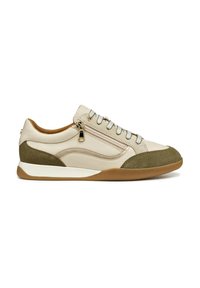 Sneaker in pelle beige con dettagli in suede verde. Presenta lacci argentati, una chiusura a zip sul lato e una suola in gomma con una leggera curvatura.