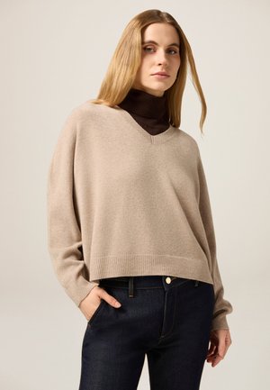 MAGLIA SCOLLO A V - Pullover - beige