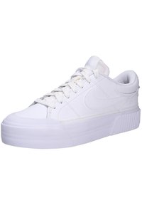 Białe sneakersy z gładkiej skórzanej cholewki, okrągłym noskiem, gumową podeszwą i wyrazistym teksturowanym śródpodeszwem. Sznurowany design z minimalnym logo.