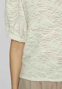 VILA KURZÄRMELIGES RUNDHALS - Blúzka - birch