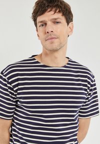 Armor lux DOËLAN MARINIÈRE - T-shirt z nadrukiem