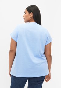 Zizzi SHORT SLEEVED BLEND - Pamata T-krekls - serenity