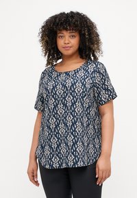 ONLY Carmakoma CARVICA LIFE  - T-shirt con stampa - total eclipse