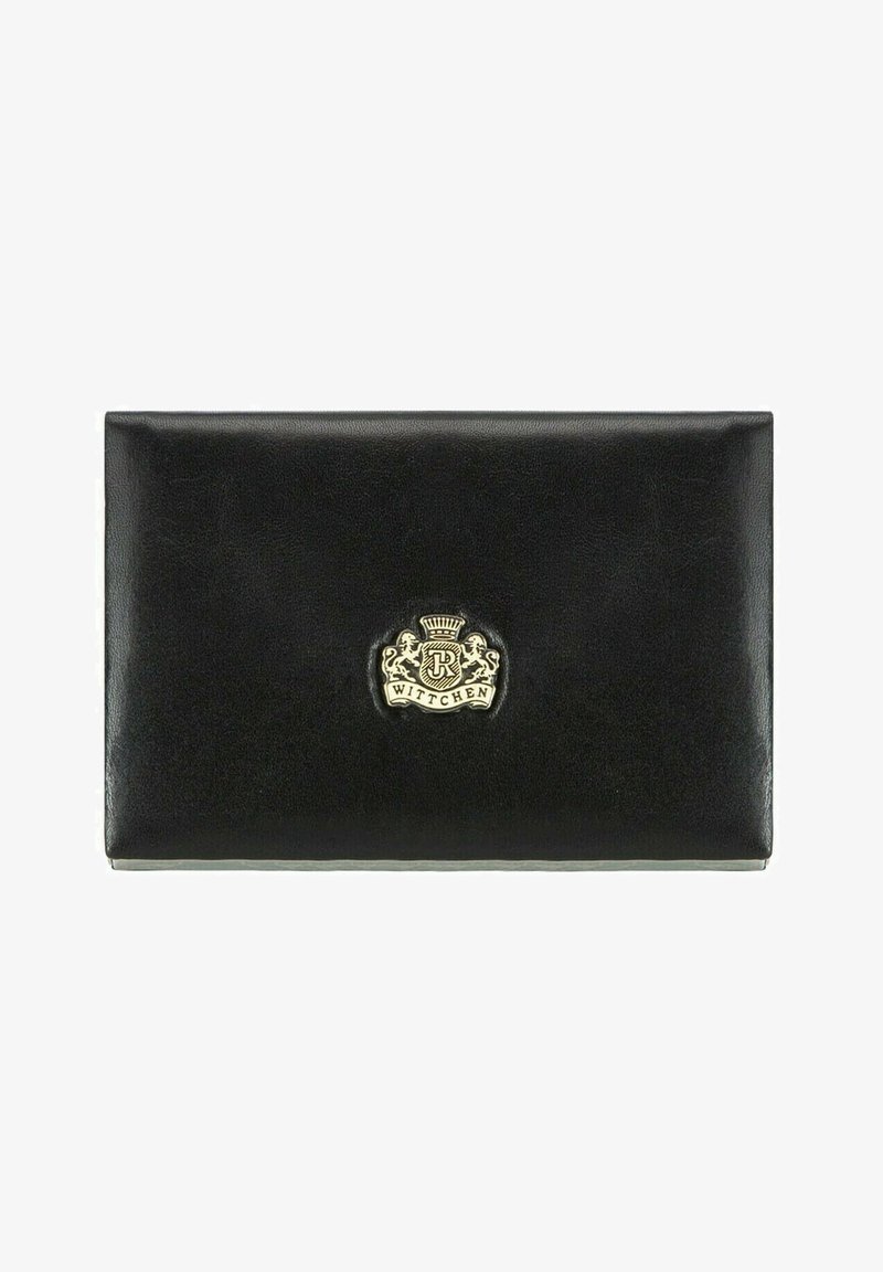 Černá kožená peněženka s logem ve zlatém tónu na přední straně. Hladká textura, obdélníkový tvar a minimalistický design.