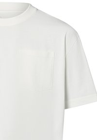 Kurzärmliges weißes T-Shirt aus weicher Baumwolle. Mit einer quadratischen Tasche auf der linken Brust. Einfacher runder Ausschnitt und lockere Passform.