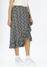 Seaside SANKT CLAUD  - Wikkelrok - black flower