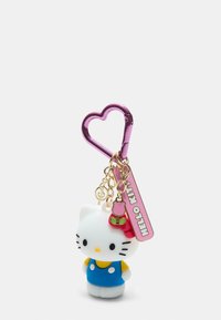 Breloczek Hello Kitty w białym i niebieskim kolorze, z serduszkowym różowym zapięciem, złotymi elementami oraz kolorowymi ozdobnymi zawieszkami.