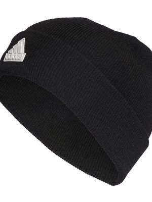 Czarna dzianinowa czapka beanie z zagiętym brzegiem, wykonana z teksturowanej tkaniny, z akcentem w postaci srebrnego logo Adidas po boku.