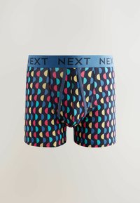 Boxers pour hommes avec une base marine et un motif multicolore de galets chevauchants. Ceinture élastique avec le logo 'NEXT'. Tissu doux.