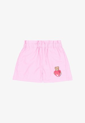 Jasnoróżowe dziecięce szorty z elastycznym paskiem w talii i nadrukiem misia trzymającego czerwone serce na dolnej prawej nogawce.