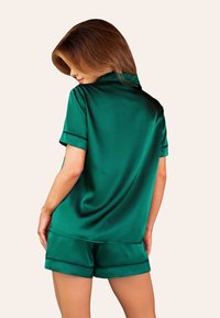 Cupshe COLLARED TOP SHORTS SET - Pyžamová sada - green