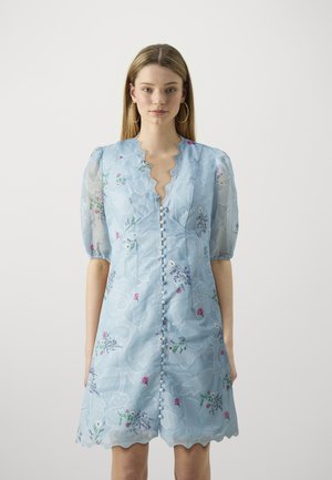 YASELIMA DRESS - Dienas kleita - clear sky