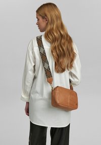DEPECHE Borsa a tracolla - tan