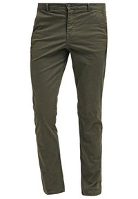 Olivgröna chinos i mjukt bomullstyg, med rak passform, knappstängning och framfickor. Slät, minimalistisk textur.