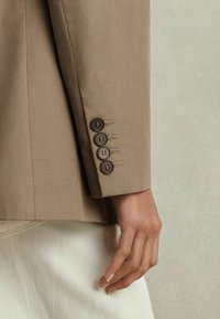 Reiss REGULAR FIT HOPE brązowy
