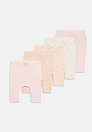 Cinco pares de leggings para bebés en colores pastel, incluyendo rosa liso, beige, flores pequeñas naranjas, flores pequeñas granate y rayas rosas.