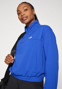 adidas Performance AEROREADY TRAIN ESSENTIALS QUARTER ZIP - Treningsjakke - semi lucid blue