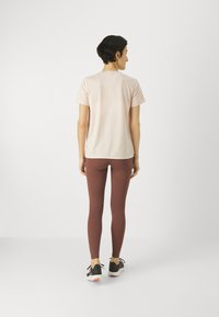 New Balance ESSENTIALS - Sports T-shirt - quartz pink (642)