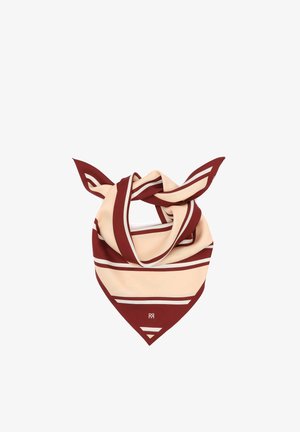 Pañuelo cuadrado de seda en beige con rayas geométricas en burdeos y blanco, anudado con dos extremos puntiagudos.