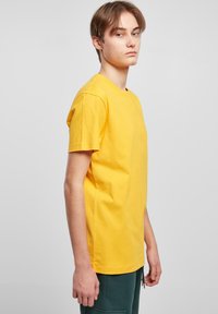 Urban Classics BASIC - Jednoduché tričko - californiayellow
