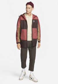 Nike Sportswear - Regnjacka - brown basalt/dark beetroot/canyon rust - 1