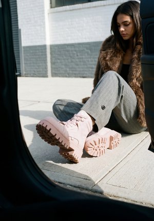 Buffalo, Stivaletti con plateau - rose