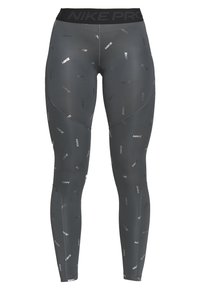 Legginsy Nike Pro w ciemnoszarym kolorze z odblaskowymi akcentami logo. Dopasowany krój z teksturowanej tkaniny i płaskimi szwami. Czarno pas.