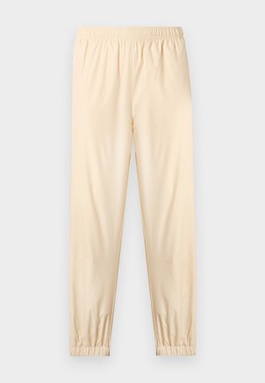 Pantalon beige clair à taille élastique avec poignets froncés, coupe droite et tissu lisse, présenté sur un fond clair uni.