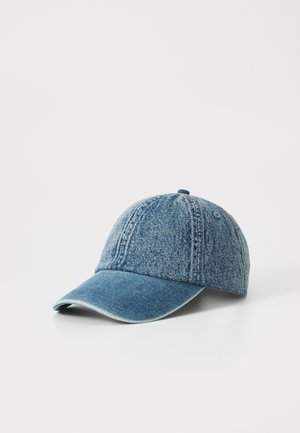 Jeans baseball caps med buet skygge, mellomblå farge, teksturert stoff og broderte detaljer på toppen.