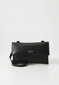 Schwarze Leder-Umhängetasche mit Klappverschluss. Mit einem Logo "REPLAY SINCE 1981" auf der Vorderseite und einem verstellbaren Riemen. Glatte Textur.
