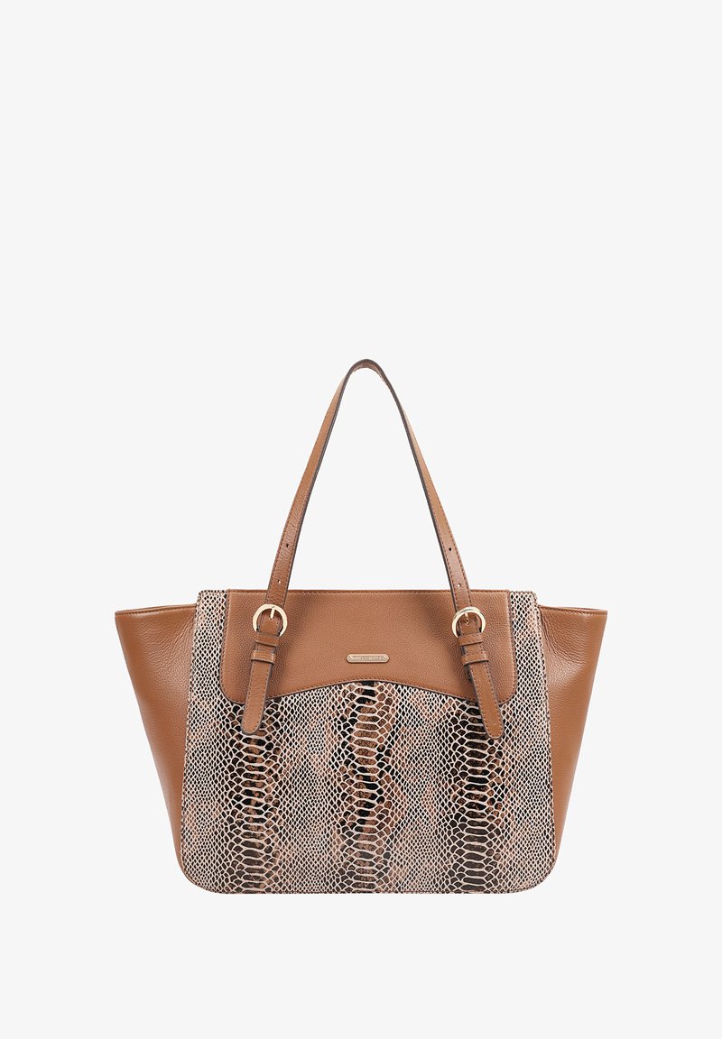 Bruine en beige tote bag met een voorpaneel van slangenleerpatroon, verstelbare gespschouderbanden en leren zijkanten met textuur.