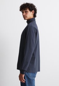 Marc O'Polo DENIM TURTLE NECK RELAXED FIT - Hosszú ujjú felső - true navy