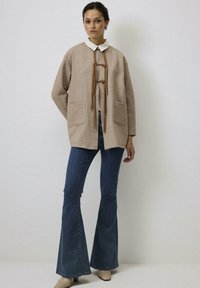 TASSEL DETAILED - Lichte jas - brown