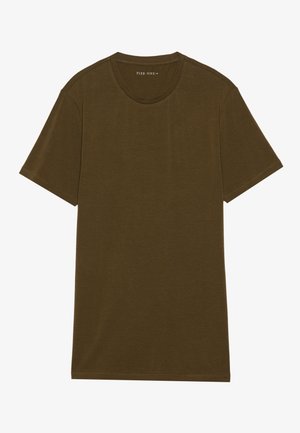Olive roheline lühikeste varrukatega t-särk ümmarguse kaelusega, valmistatud pehmest kangast. Lihtne disain, sirge lõige ilma mustrite ja aktsentideta.