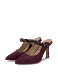 Tacchi slingback in suede viola con punta affusolata, adornati da una fascia di gioielli sulla parte anteriore e un tacco a stiletto.