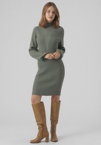 Vero Moda VMRAINA ABOVE KNEE - Robe pull - laurel wreath