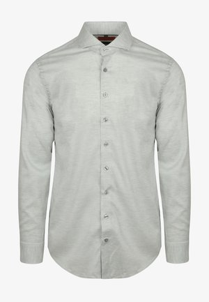 Lichtgrijs lange mouwen shirt met een knoopsluiting aan de voorkant, subtiele textuur en een afgeronde zoom. Voorzien van standaard kragen en zilveren knopen.