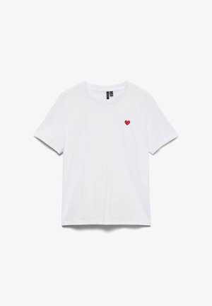 Camiseta de algodón blanca con un pequeño corazón rojo bordado en el lado izquierdo del pecho. Cuello redondo clásico y mangas cortas.