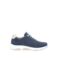 Basket bleu marine en matériau suédé lisse, semelle en caoutchouc blanche, détails texturés et languette de talon contrastante gris clair. Lacets de la même couleur.