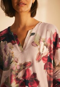 B by Ted Baker PRINT COSY HANDFEEL SET - Pidžamas komplekts - pink floral