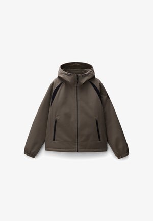 Bruine hoodie-jack met zwarte accenten, met ritszakken en elastische manchetten. Glad textuur en een relaxte pasvorm voor comfort.