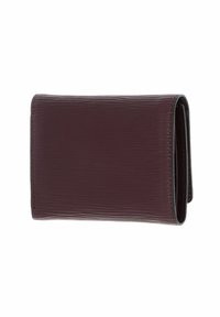 Portefeuille en cuir bourgogne avec une surface texturée, de forme rectangulaire et aux bords arrondis. Présente un design à rabat avec des coutures contrastées.